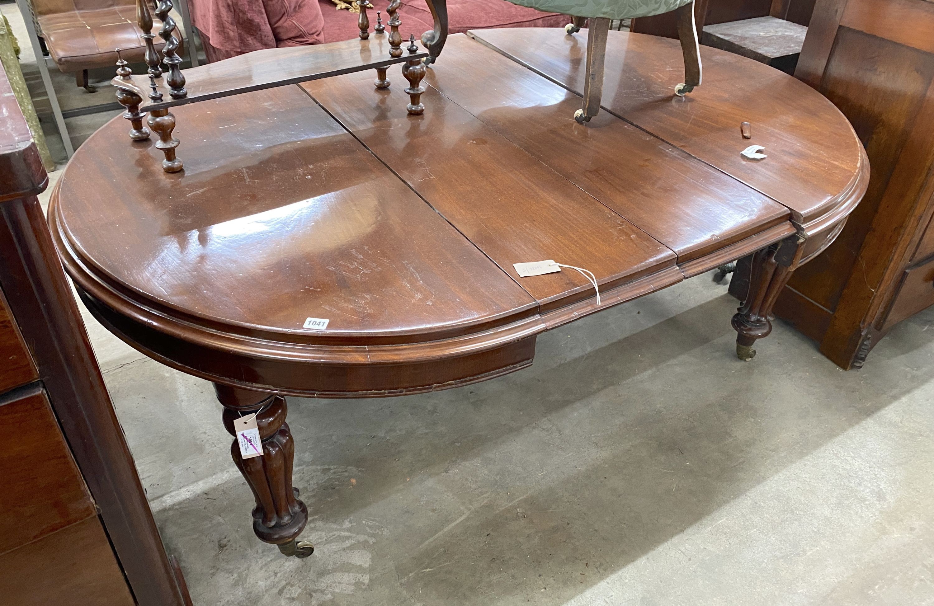 A Victorian mahogany extending dining table, length 170cm extended (two spare leaves), width 119cm, height 71cm